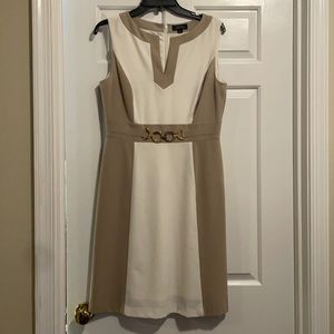 Tahari Ivory and Tan V-neck Sleeveless Dress with Gold Buckle at Waist. Size 8.
